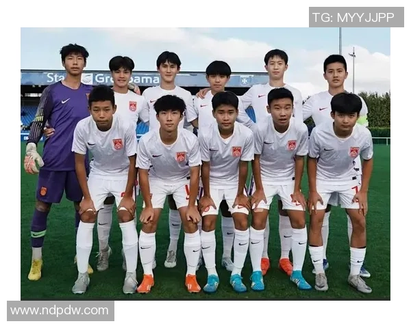 球星路人足球激情对决展现草根力量点燃全民运动热情